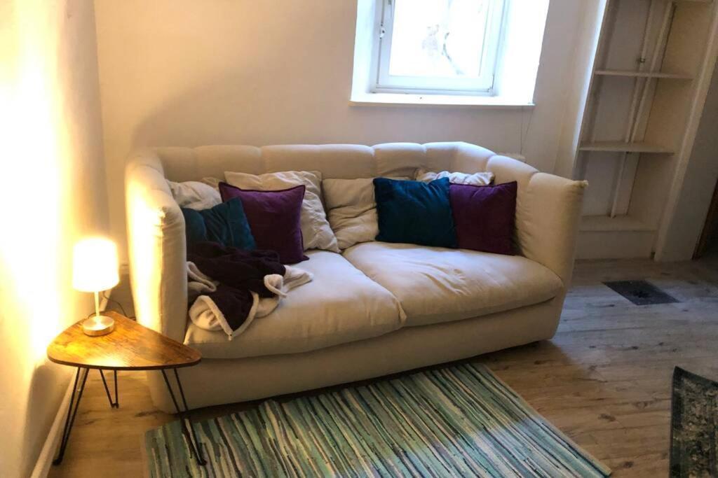 Apartment Gemütliche 3-zkb Wc Souterrainwohnung In Bestlage *
