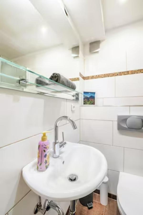 Gemütliche 3-zkb Wc Souterrainwohnung In Bestlage Apartment *